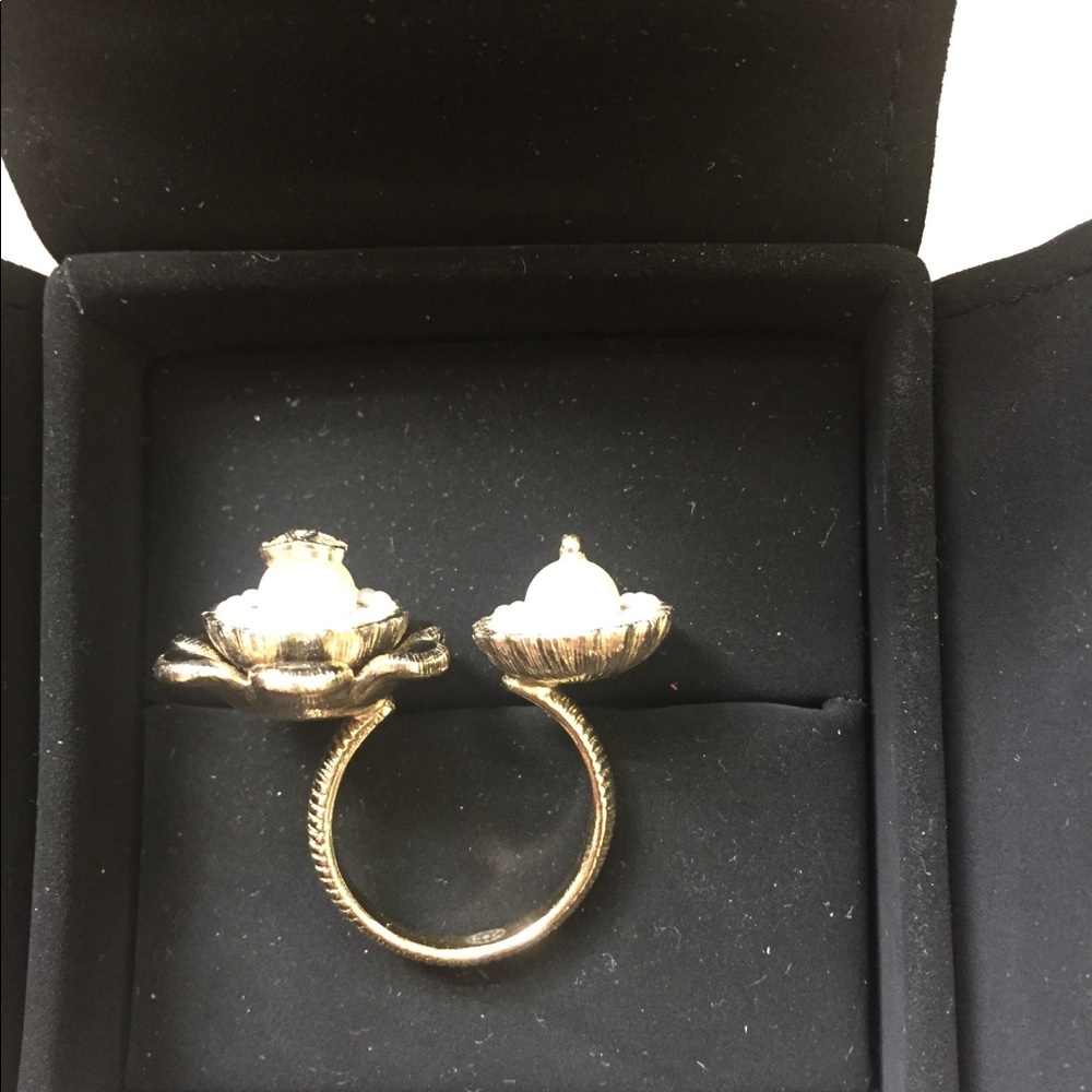 Authentic Chanel Flower pearl open ring with logo - Picture 5 of 8